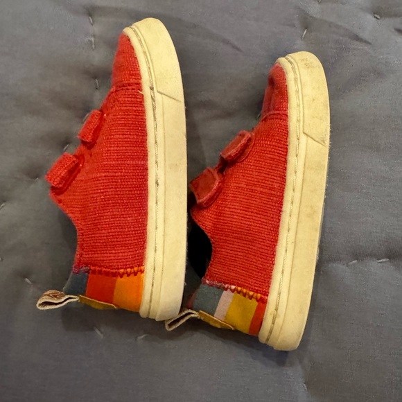 Toms toddler size 5 Velcro shoe - Picture 5 of 6